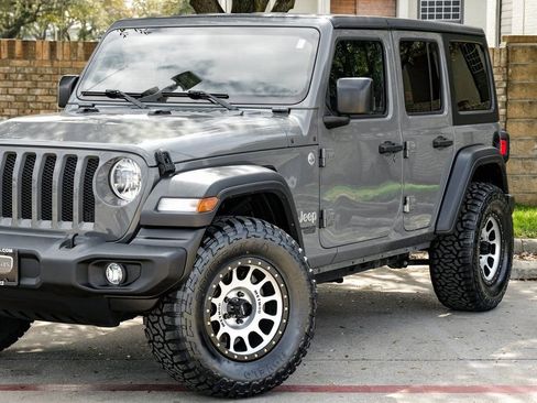 Used 2018 Jeep Wrangler Unlimited Sport image 14