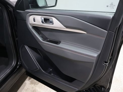 Used 2025 Ford Explorer Active image 26