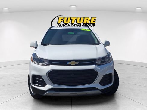 Used 2022 Chevrolet Trax LT w/ Driver Confidence Package AWD/4WD image 2