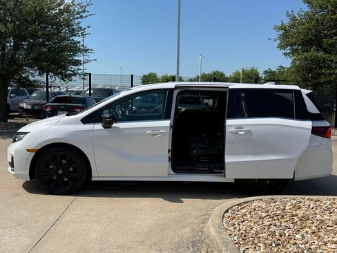 Used 2025 Honda Odyssey Sport-L image 3