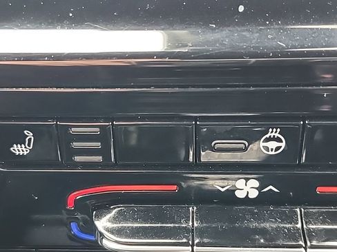 Certified 2023 Jeep Grand Cherokee L Altitude image 9