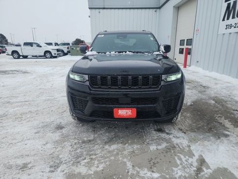 New 2026 Jeep Grand Cherokee Altitude image 8