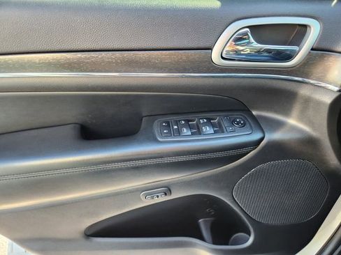 Used 2018 Jeep Grand Cherokee Limited image 23