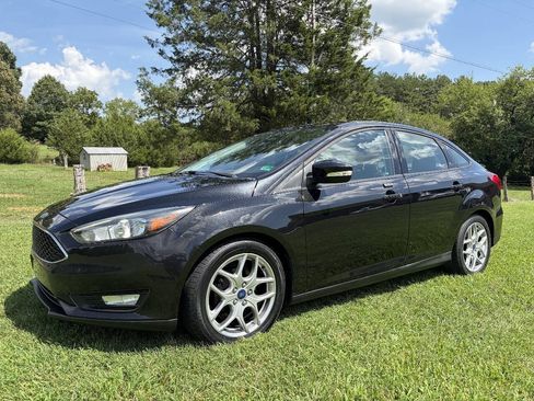 Used 2015 Ford Focus SE w/ Equipment Group 201A FWD image 1