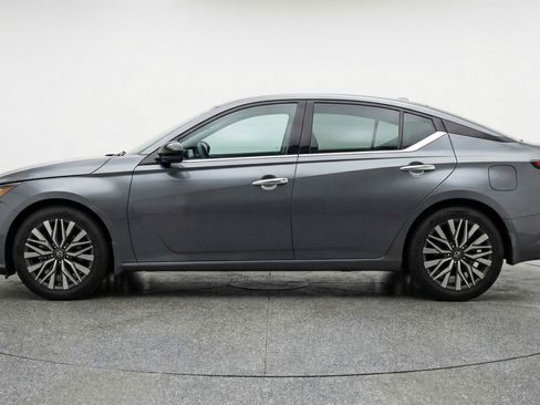 Used 2025 Nissan Altima 2.5 SV image 5