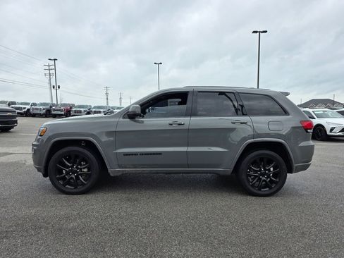 Used 2020 Jeep Grand Cherokee Altitude image 4