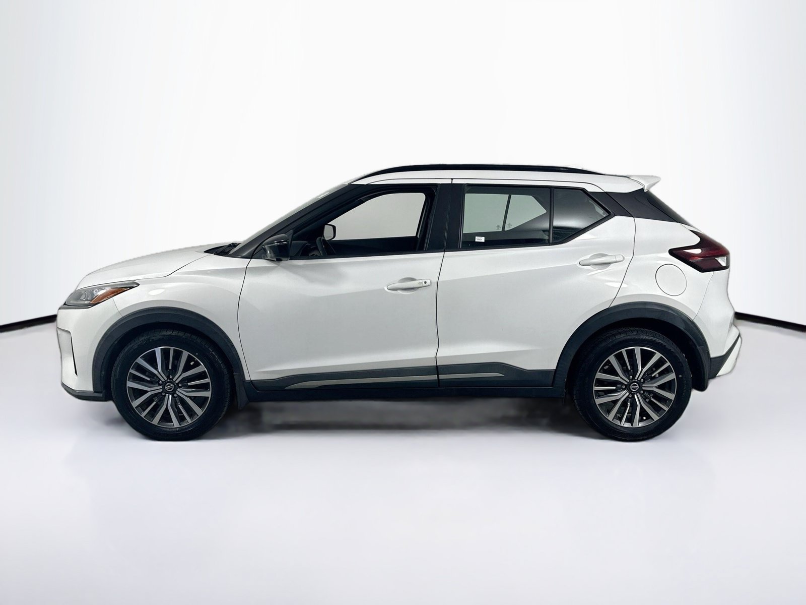 Used 2021 Nissan Kicks SR FWD image 8