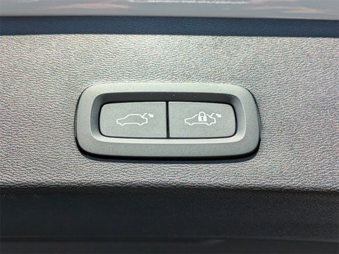 Used 2026 Volvo XC40 B4 Core image 14