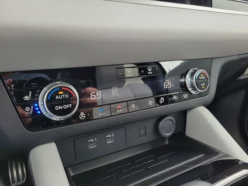 New 2025 Mitsubishi Outlander Platinum Edition image 19