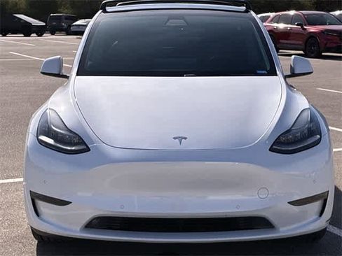 Used 2021 Tesla Model Y Long Range image 9