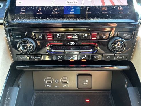 Used 2023 Jeep Grand Cherokee Limited w/ Luxury Tech Group II image 28