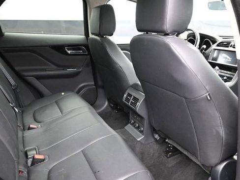 Used 2019 Jaguar F-PACE Premium AWD/4WD image 16