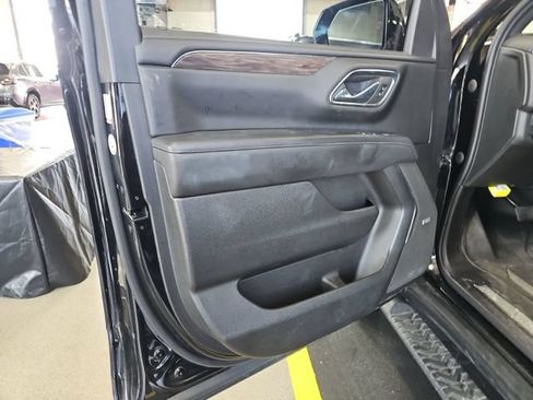 Used 2023 Chevrolet Tahoe Z71 w/ Luxury Package AWD/4WD image 12