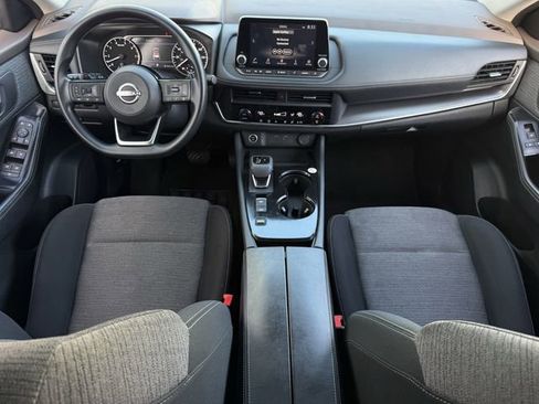 Used 2023 Nissan Rogue SV image 10