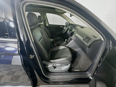Used 2021 Volkswagen Tiguan SE w/ Panoramic Sunroof Package FWD image 29