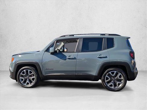 Used 2018 Jeep Renegade Latitude image 2