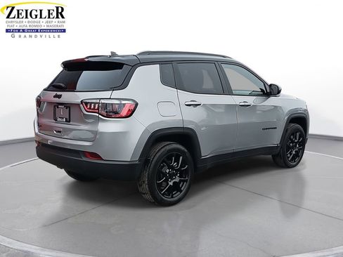 Used 2023 Jeep Compass Altitude w/ Convenience Group image 5