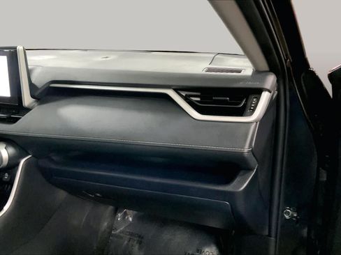 Used 2025 Toyota RAV4 LE AWD/4WD image 19