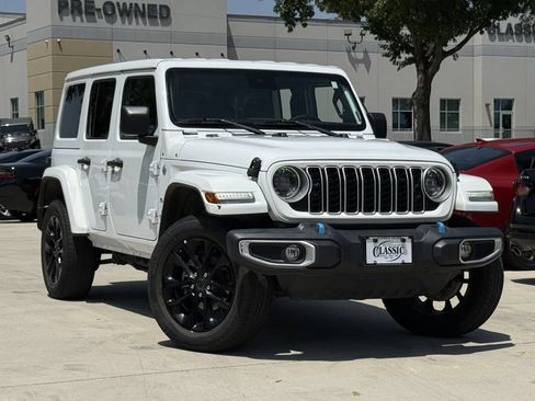 Used 2024 Jeep Wrangler Unlimited Sahara AWD/4WD image 2