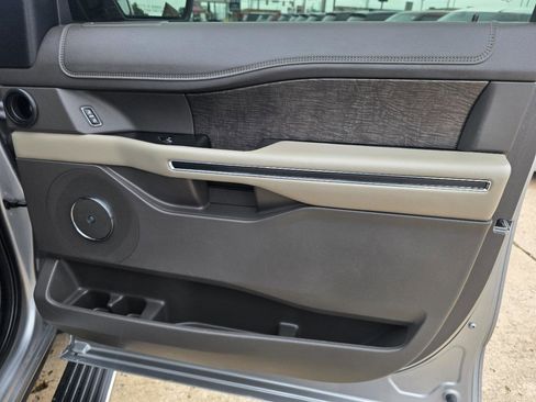 Used 2021 Ford Expedition Limited RWD image 18