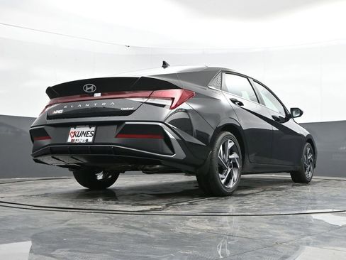 Used 2025 Hyundai Elantra Limited FWD image 47