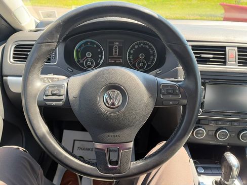 Used 2013 Volkswagen Jetta SE FWD image 5