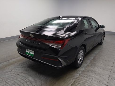 Used 2025 Hyundai Elantra SE FWD image 9