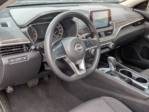 Used 2024 Nissan Altima 2.5 SV FWD image 33