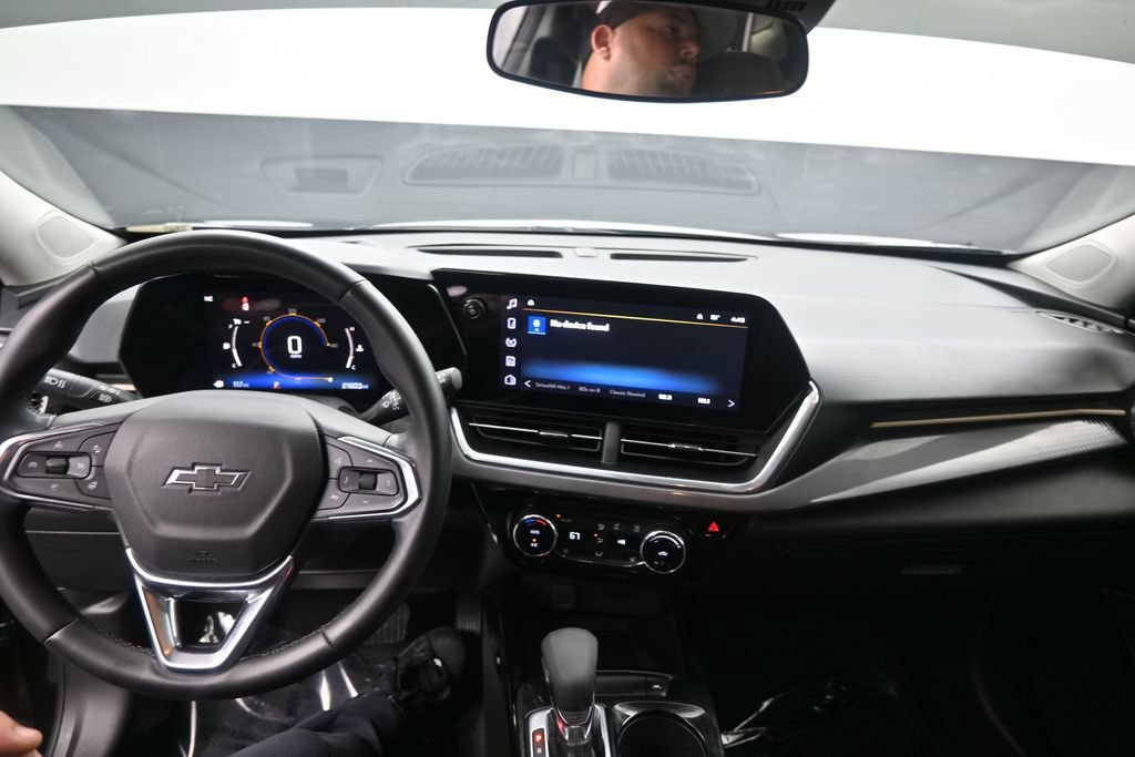 Used 2024 Chevrolet Trax ACTIV w/ Sunroof Package FWD image 16