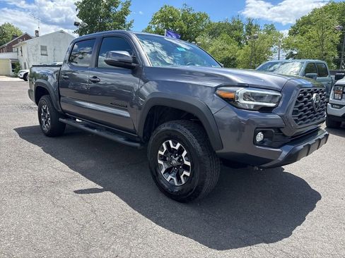 Used 2021 Toyota Tacoma TRD Off-Road w/ Technology Package AWD/4WD image 3