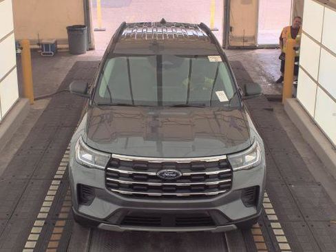 Used 2025 Ford Explorer Active RWD image 6