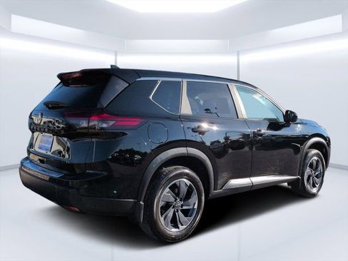 Used 2026 Nissan Rogue SV FWD image 3
