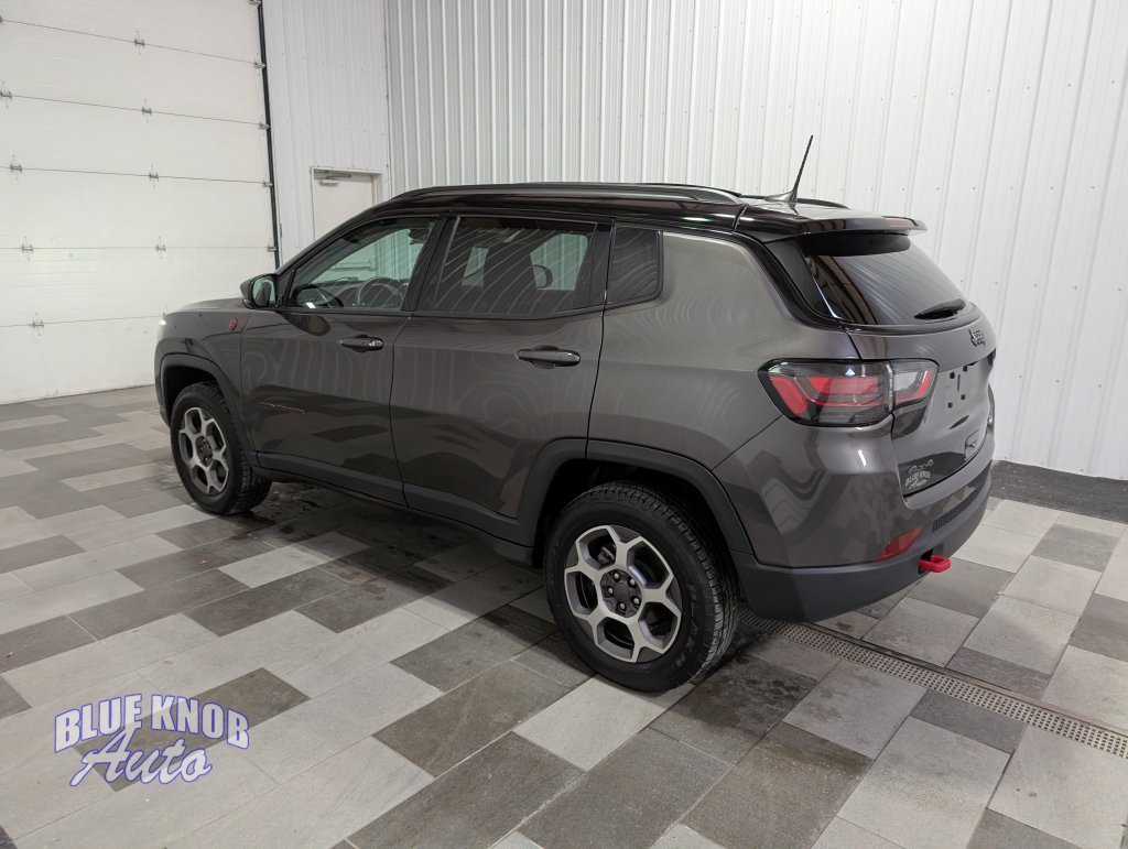 Used 2022 Jeep Compass Trailhawk w/ Trailhawk Elite Group AWD/4WD image 2