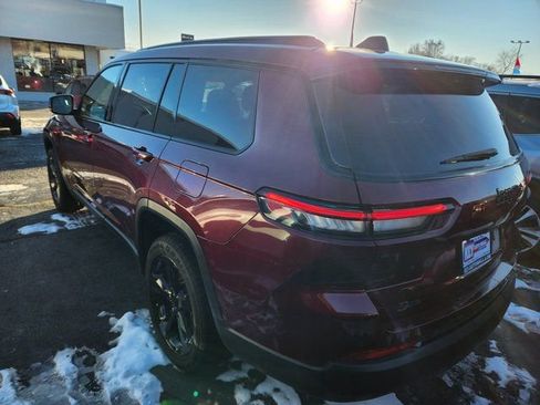 Used 2023 Jeep Grand Cherokee L Laredo image 3