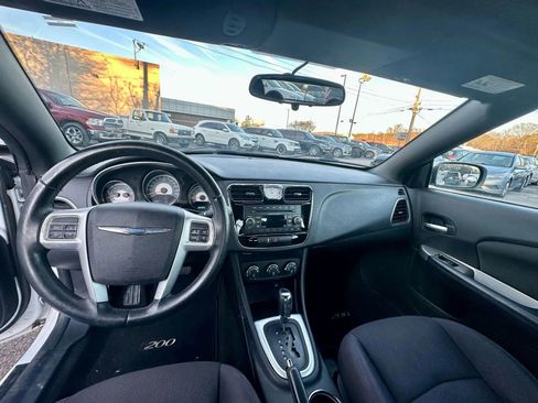 Used 2012 Chrysler 200 Touring FWD image 6