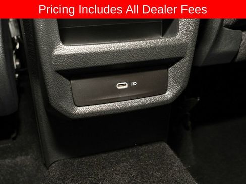 Used 2025 Volkswagen Taos SE AWD/4WD image 7