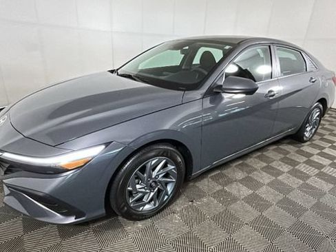 Certified 2024 Hyundai Elantra SEL FWD image 6