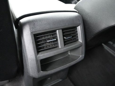 Used 2022 Volkswagen Atlas Cross Sport SE AWD/4WD image 13