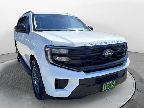 Used 2025 Ford Expedition Active AWD/4WD image 4