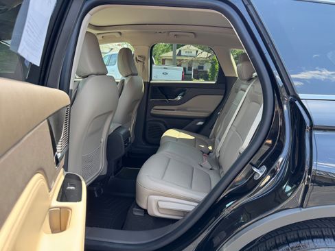 Used 2022 Lincoln Corsair Reserve AWD/4WD image 12