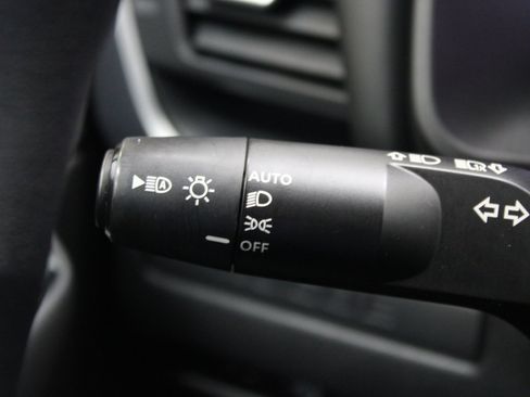 Used 2023 Nissan Rogue S image 37