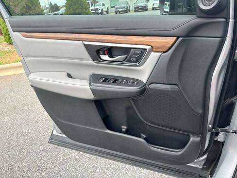 Used 2019 Honda CR-V Touring image 17