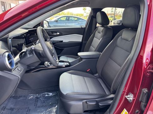 Used 2025 Chevrolet Trax LT image 59