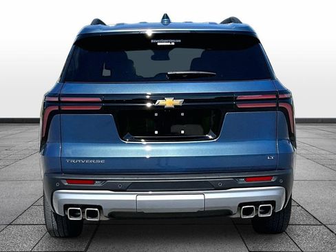 Used 2024 Chevrolet Traverse LT w/ Enhanced Driving Package FWD image 4