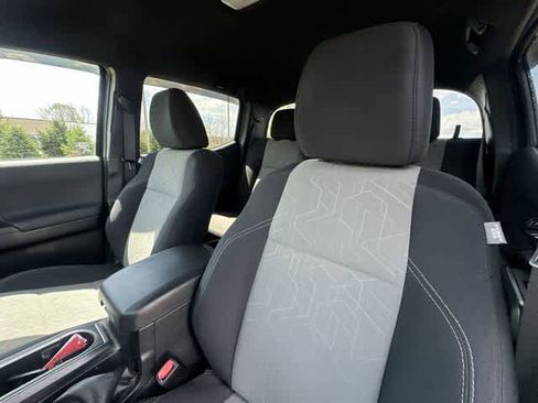 Used 2021 Toyota Tacoma TRD Off-Road w/ Technology Package image 15