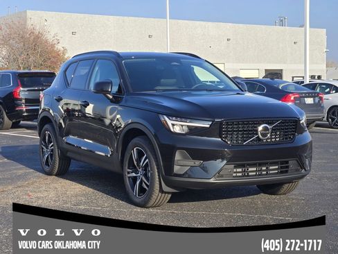 Used 2026 Volvo XC40 B4 Core w/ Protection Package Premier FWD image 2