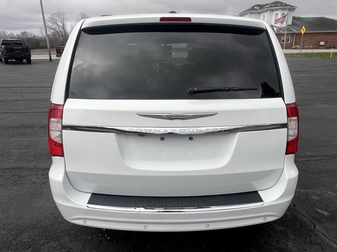 Used 2015 Chrysler Town & Country Touring-L w/ Driver Convenience Group image 5