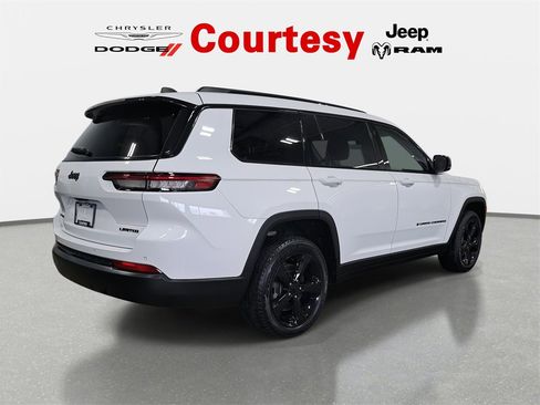 Certified 2023 Jeep Grand Cherokee L Limited w/ Black Appearance Package image 5