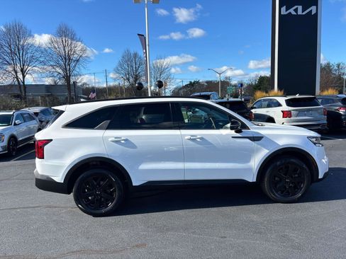 Used 2021 Kia Sorento S image 3