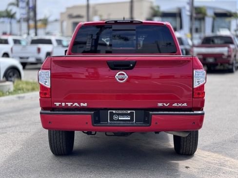 Used 2022 Nissan Titan SV image 11